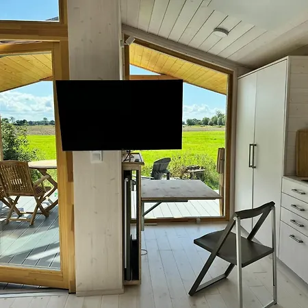 102 Tiny House In Erster Reihe Mit Kamin & Blick Ins Gruene בית נופש
